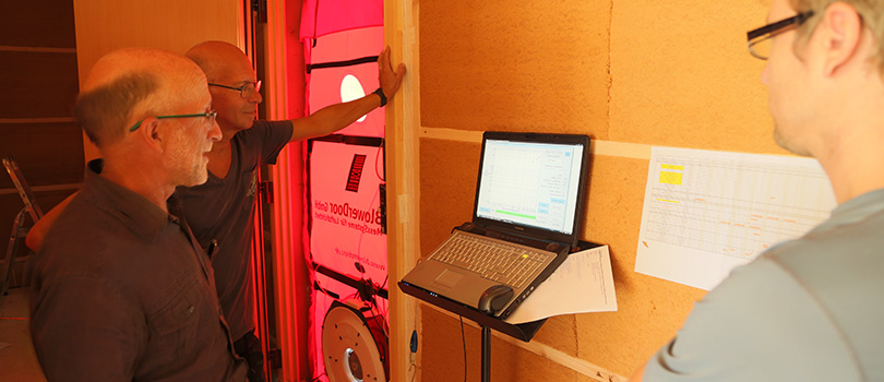 Test de l'étanchéité de la maison passive.